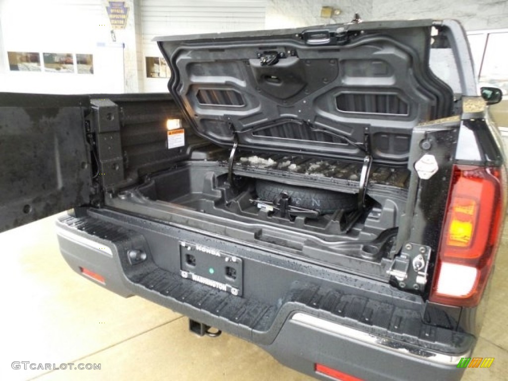 2017 Honda Ridgeline RTL AWD Trunk Photos