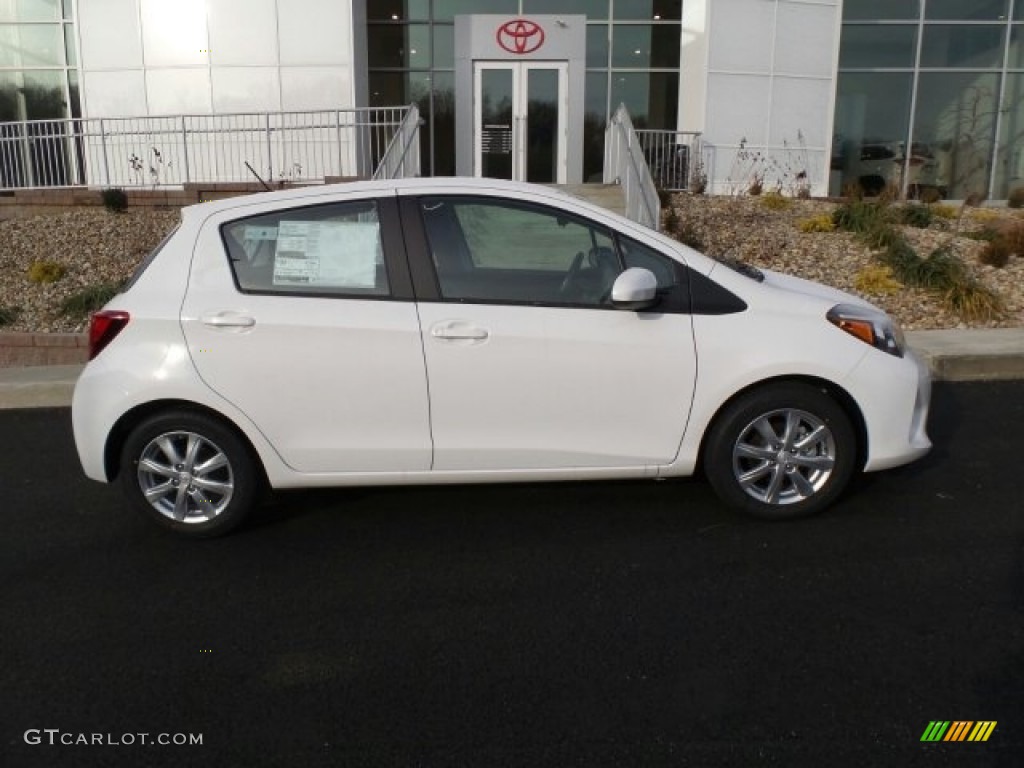 Super White 2017 Toyota Yaris 5-Door LE Exterior Photo #118641917