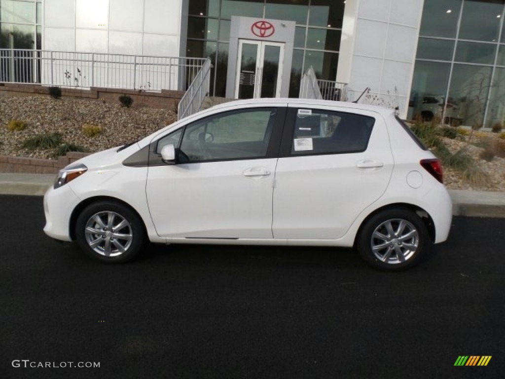 Super White 2017 Toyota Yaris 5-Door LE Exterior Photo #118641980