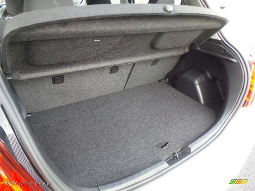 2017 Toyota Yaris 5-Door LE Trunk Photo #118642067