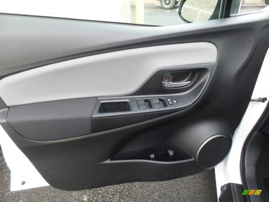 2017 Toyota Yaris 5-Door LE Door Panel Photos