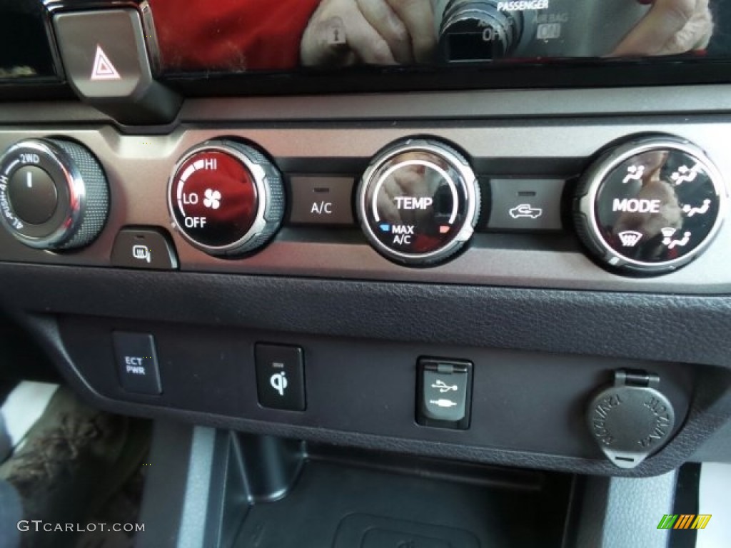 2017 Toyota Tacoma TRD Sport Double Cab 4x4 Controls Photo #118643255