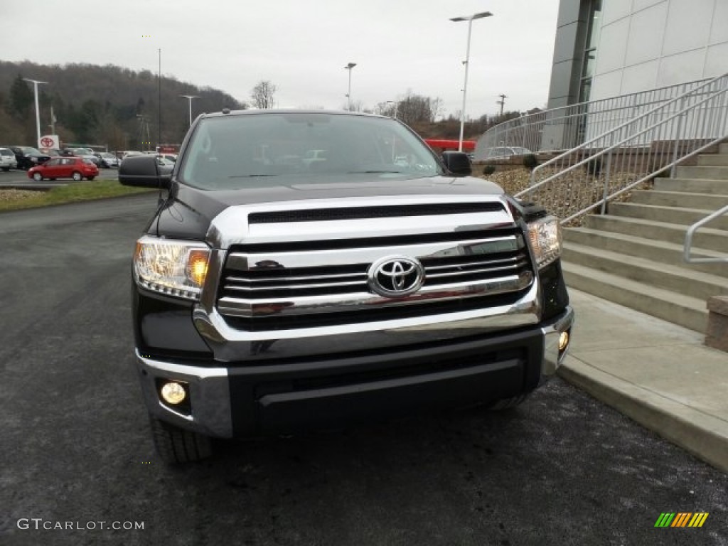 2017 Tundra SR5 CrewMax 4x4 - Black / Graphite photo #4