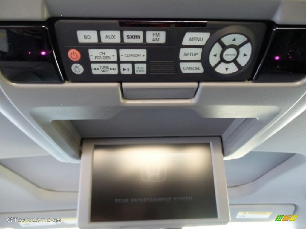 2017 Honda Pilot Elite AWD Controls Photo #118645232