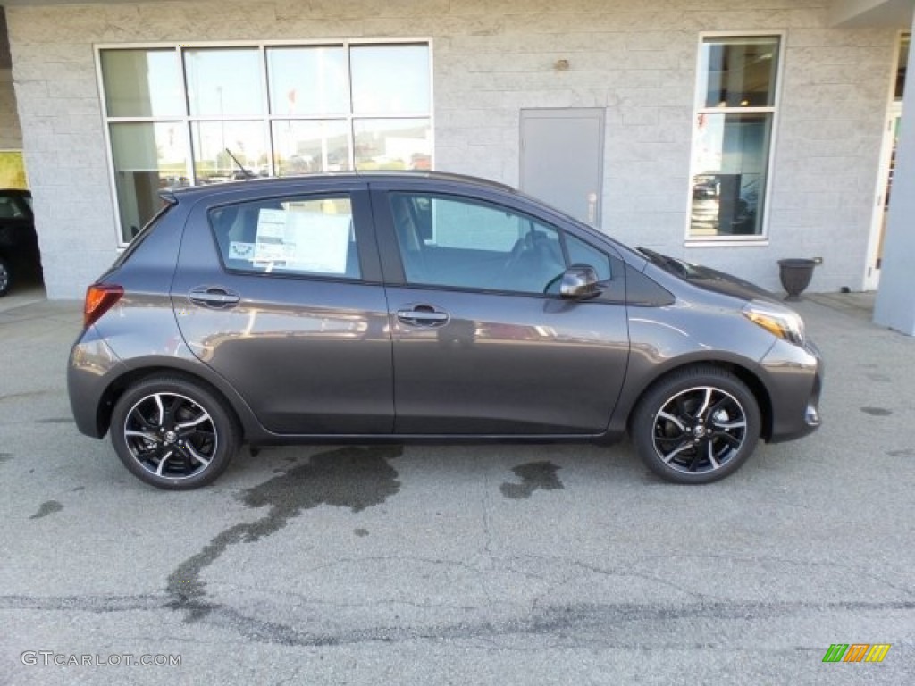 Magnetic Gray Metallic 2017 Toyota Yaris 5-Door SE Exterior Photo #118645925