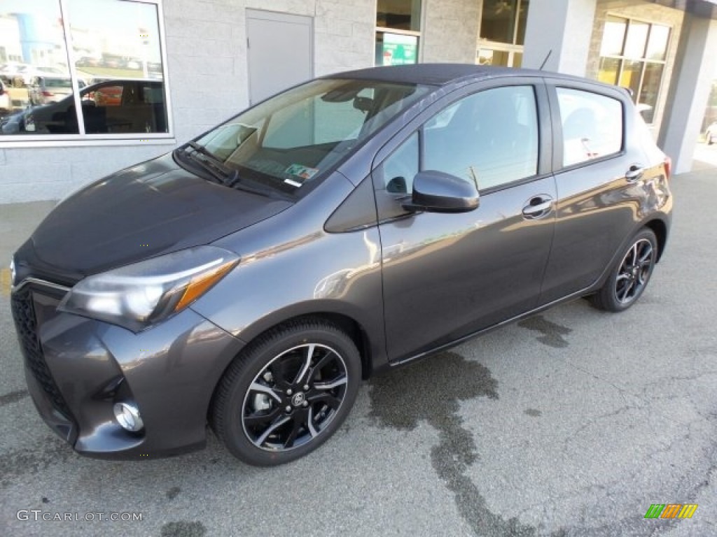 Magnetic Gray Metallic 2017 Toyota Yaris 5-Door SE Exterior Photo #118645964