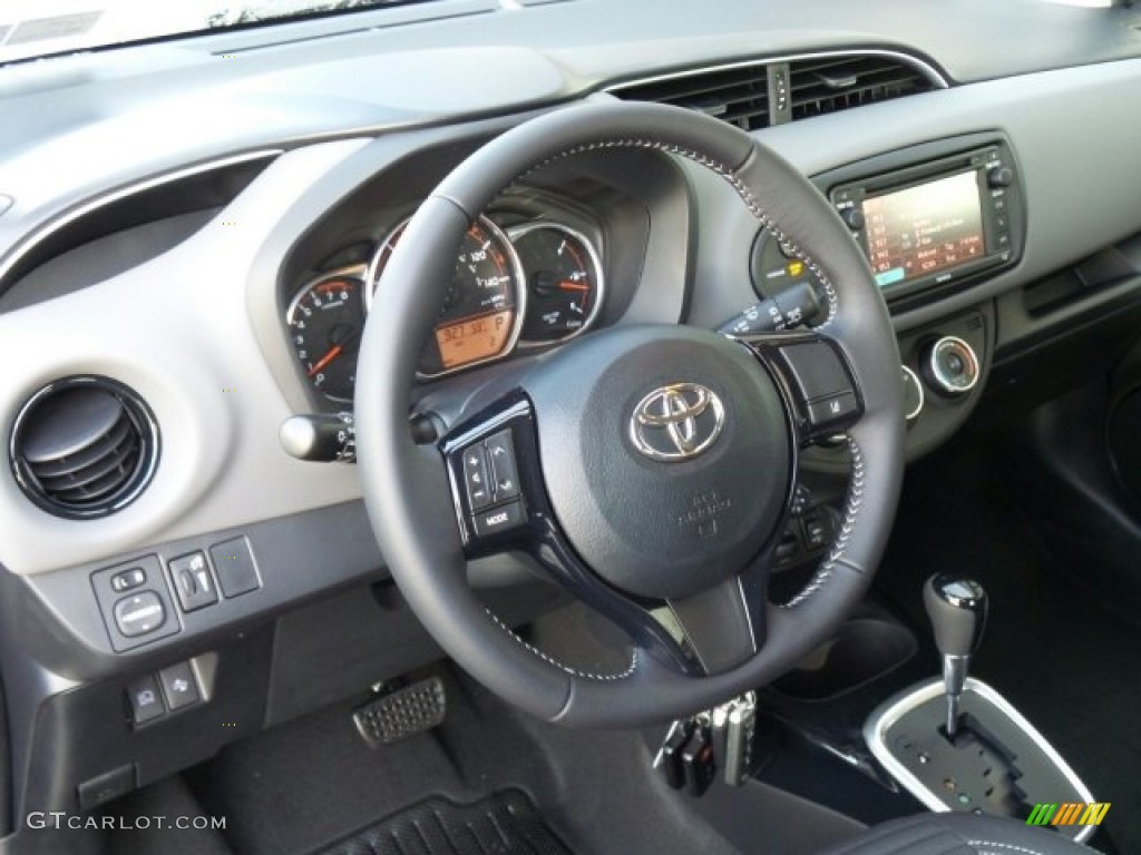 2017 Toyota Yaris 5-Door SE Dashboard Photos