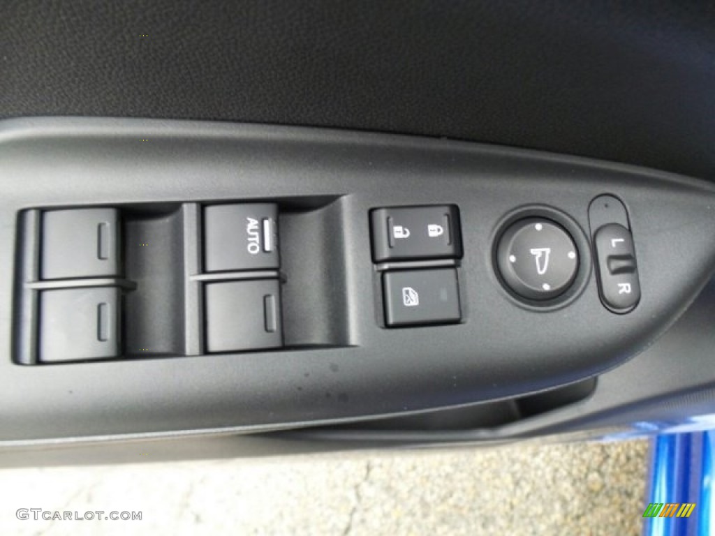 2017 Honda Fit EX Controls Photo #118647917