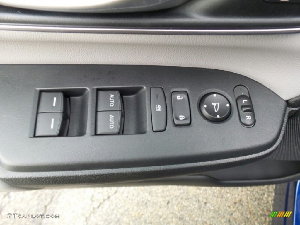 2017 Honda CR-V Touring AWD Controls Photos