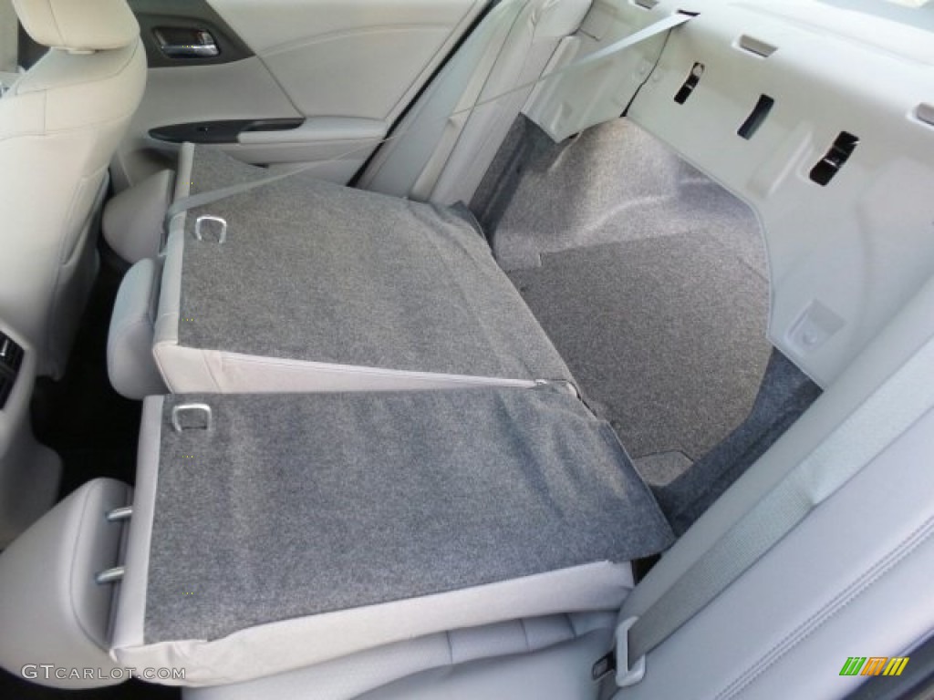 2017 Honda Accord EX-L Sedan Rear Seat Photos