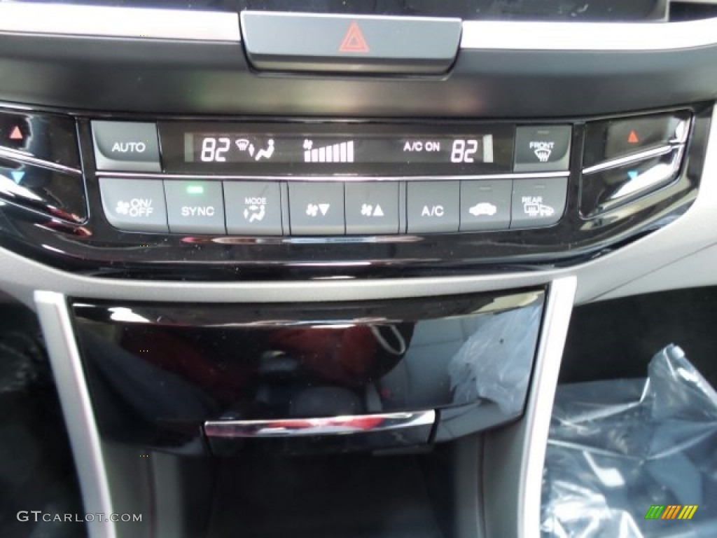 2017 Honda Accord EX-L Sedan Controls Photo #118653191