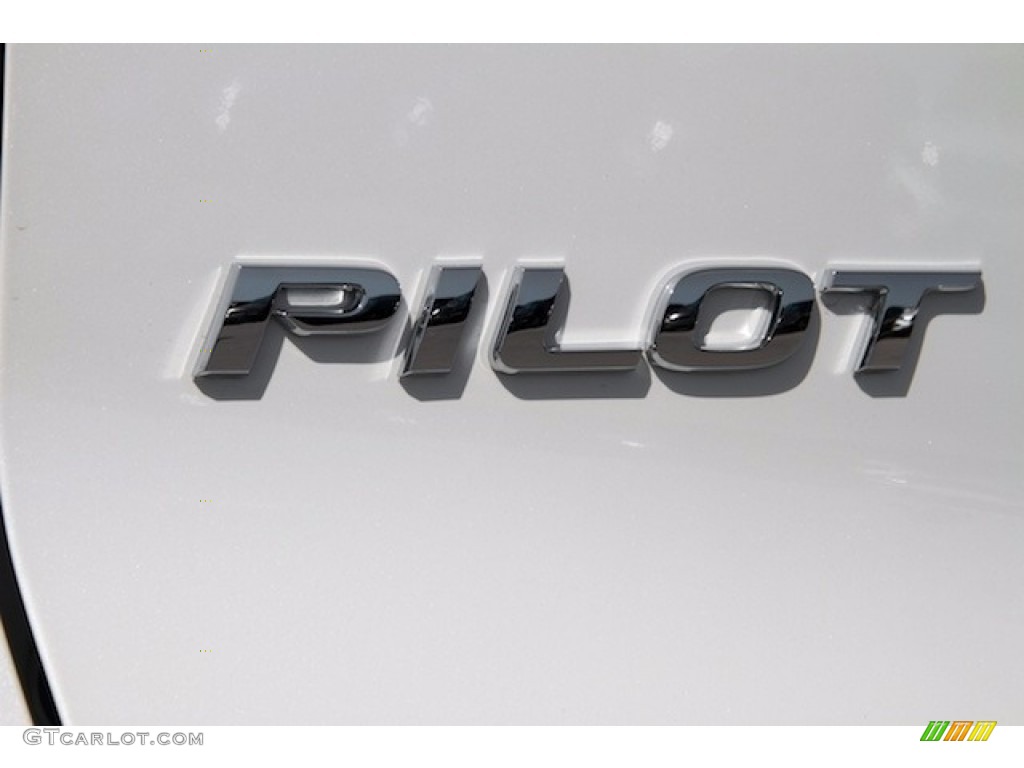 2017 Pilot LX AWD - White Diamond Pearl / Black photo #3