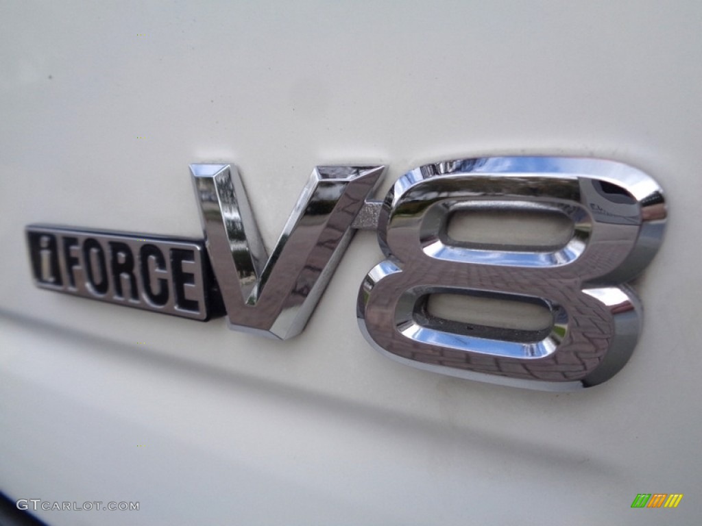 2004 Toyota Sequoia SR5 Marks and Logos Photos