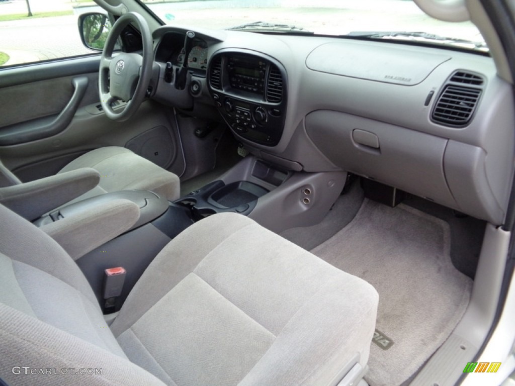 2004 Toyota Sequoia SR5 Dashboard Photos