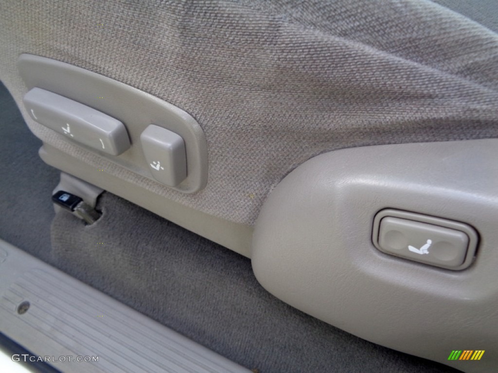 2004 Sequoia SR5 - Natural White / Charcoal photo #28