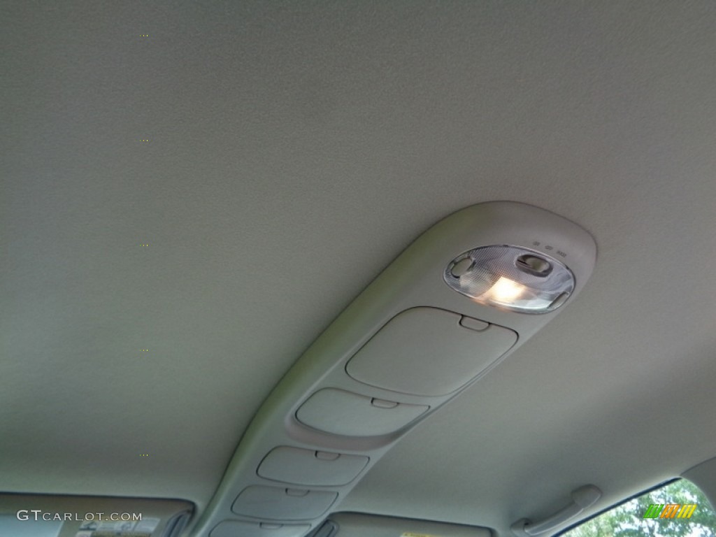 2004 Sequoia SR5 - Natural White / Charcoal photo #48