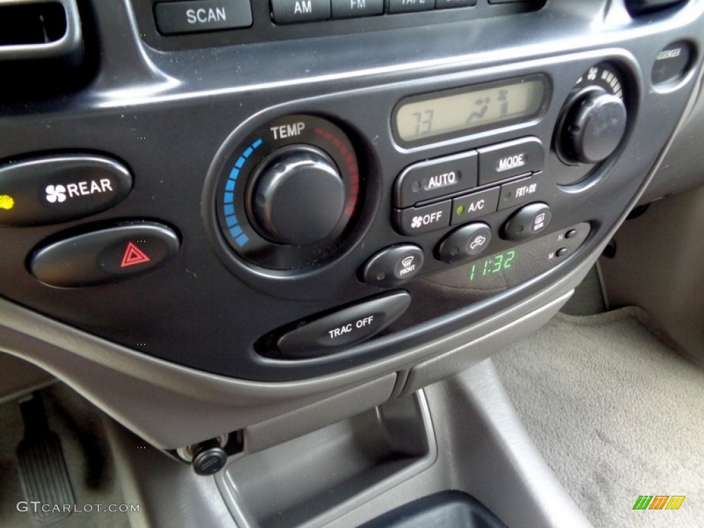 2004 Toyota Sequoia SR5 Controls Photo #118664928