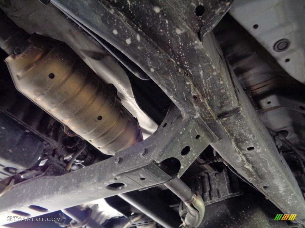 2004 Toyota Sequoia SR5 Undercarriage Photo #118665510