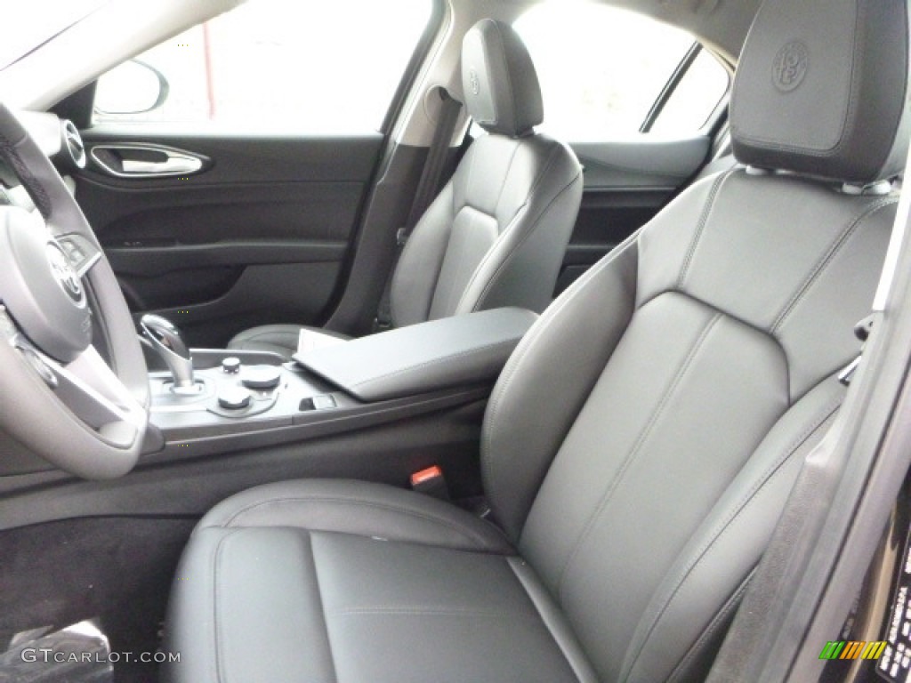 Black Interior 2017 Alfa Romeo Giulia AWD Photo #118671021