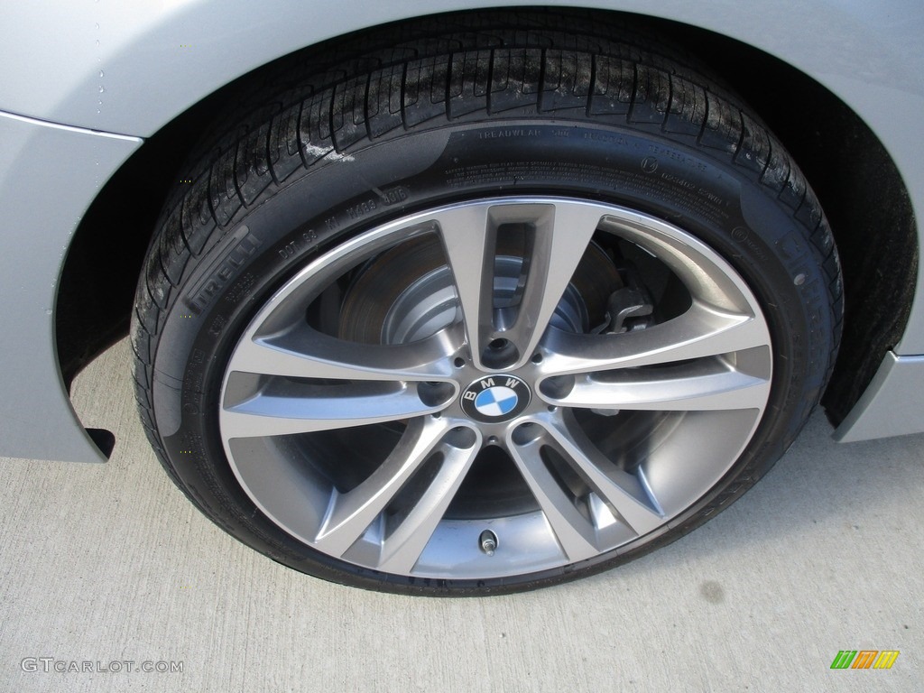 2017 3 Series 330i xDrive Sedan - Glacier Silver Metallic / Black photo #3