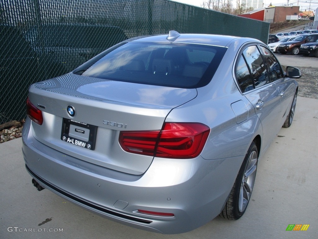 2017 3 Series 330i xDrive Sedan - Glacier Silver Metallic / Black photo #4