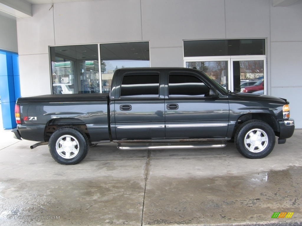 2005 Sierra 1500 SLE Crew Cab 4x4 - Carbon Metallic / Dark Pewter photo #2