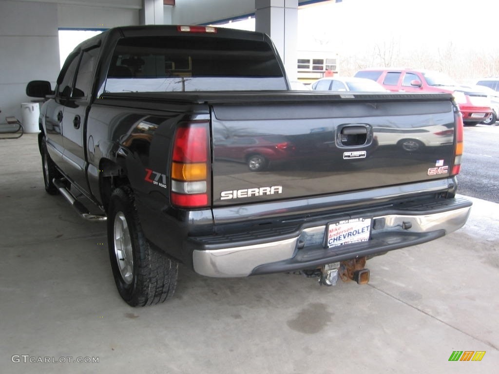 2005 Sierra 1500 SLE Crew Cab 4x4 - Carbon Metallic / Dark Pewter photo #3