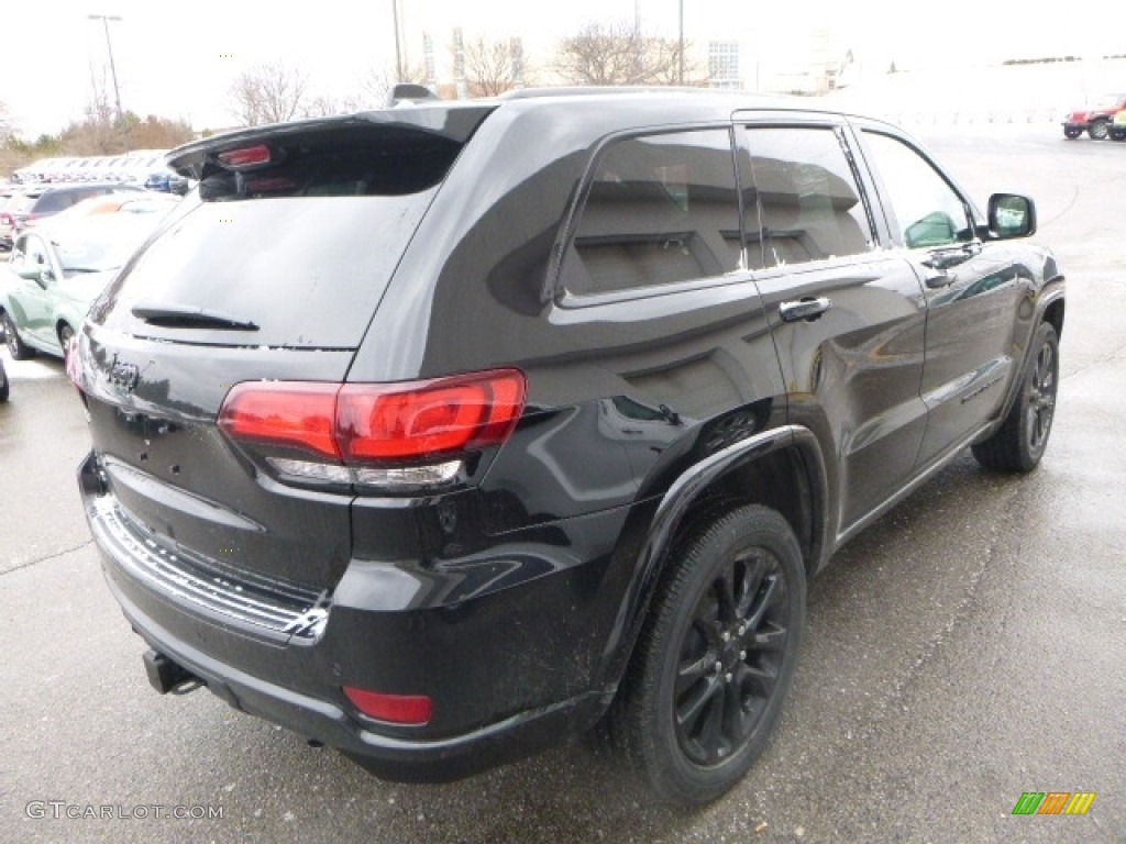 2017 Grand Cherokee Laredo 4x4 - Diamond Black Crystal Pearl / Black photo #5