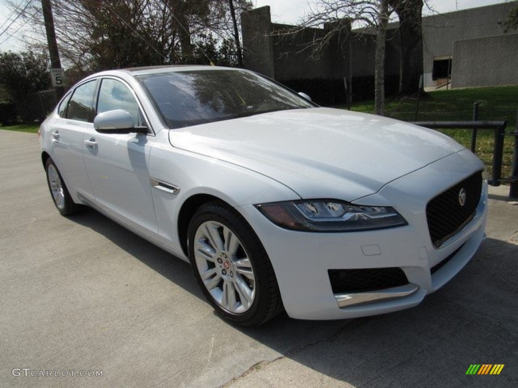 2017 XF 35t Premium - Glacier White / Jet photo #2