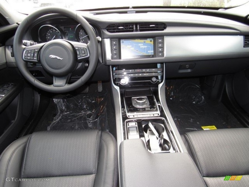 2017 Jaguar XF 35t Prestige Dashboard Photos