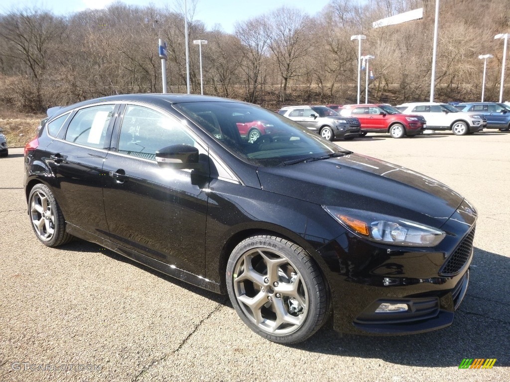 Shadow Black 2017 Ford Focus ST Hatch Exterior Photo #118702317
