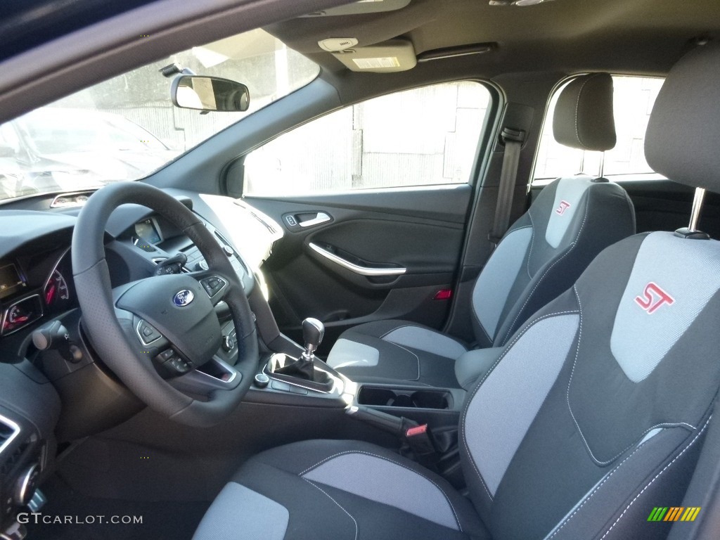 Charcoal Black Interior 2017 Ford Focus ST Hatch Photo #118702368