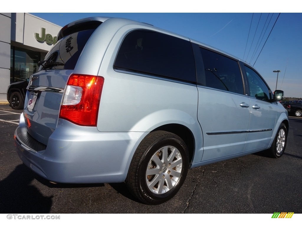 2013 Town & Country Touring - Crystal Blue Pearl / Black/Light Graystone photo #7