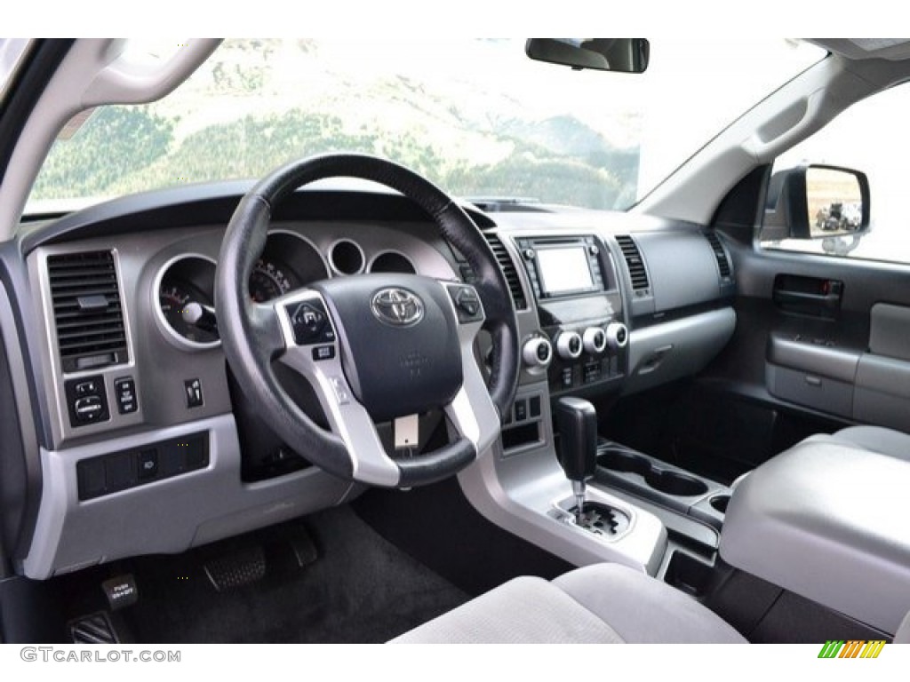 Gray Interior 2016 Toyota Sequoia SR5 4x4 Photo #118708047
