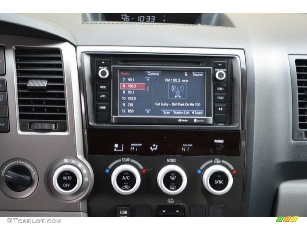 2016 Toyota Sequoia SR5 4x4 Controls Photos