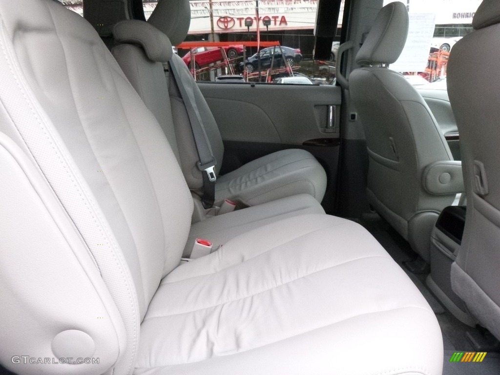 2014 Sienna XLE - Silver Sky Metallic / Light Gray photo #15