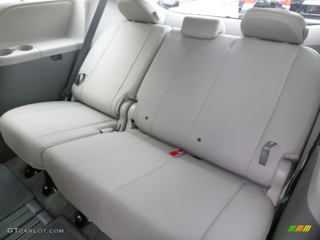 2014 Sienna XLE - Silver Sky Metallic / Light Gray photo #19