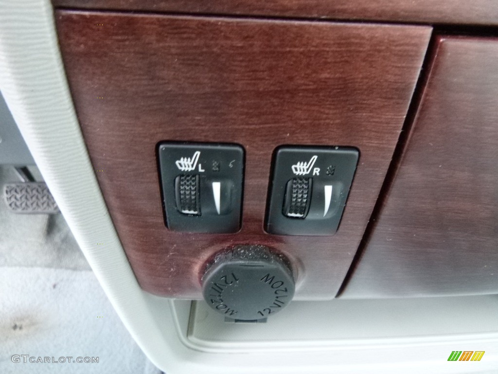 2014 Sienna XLE - Silver Sky Metallic / Light Gray photo #24