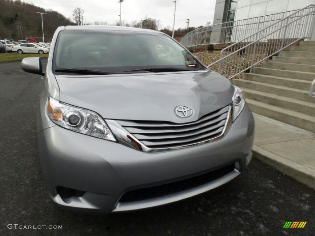 2017 Sienna LE AWD - Silver Sky Metallic / Ash photo #4