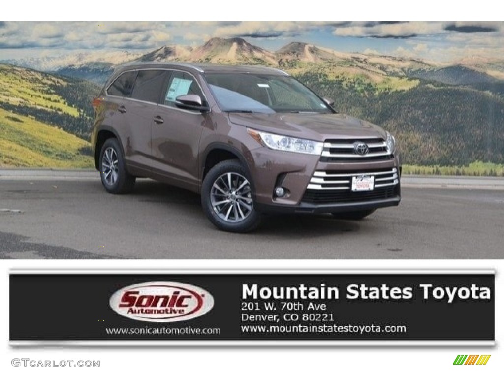 Toasted Walnut Pearl Toyota Highlander