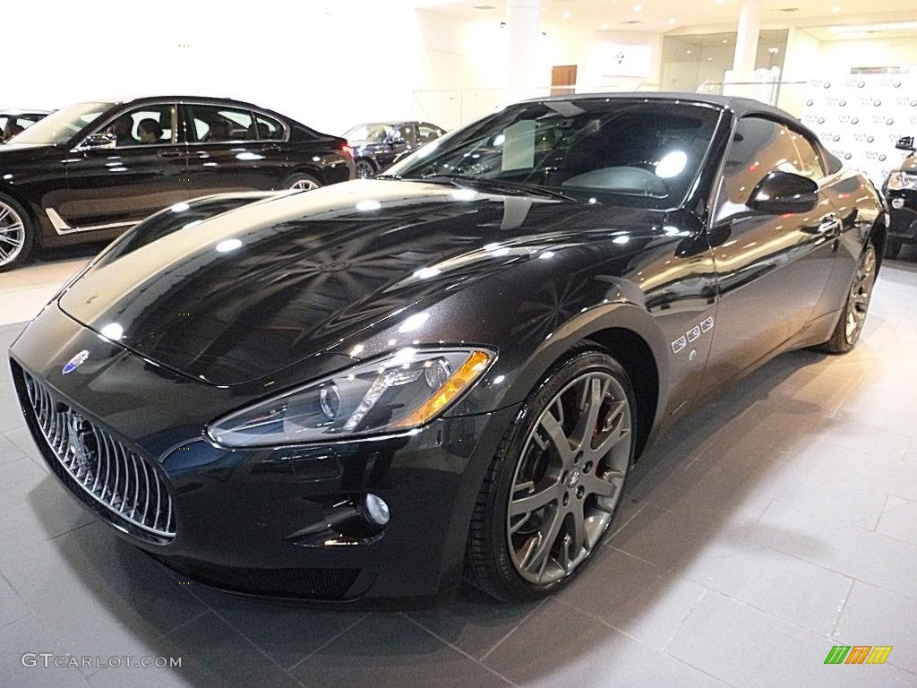 Nero Carbonio (Black Metallic) Maserati GranTurismo Convertible