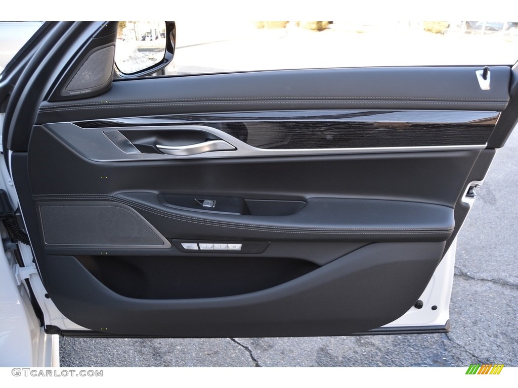 2017 BMW 7 Series 750i xDrive Sedan Door Panel Photos