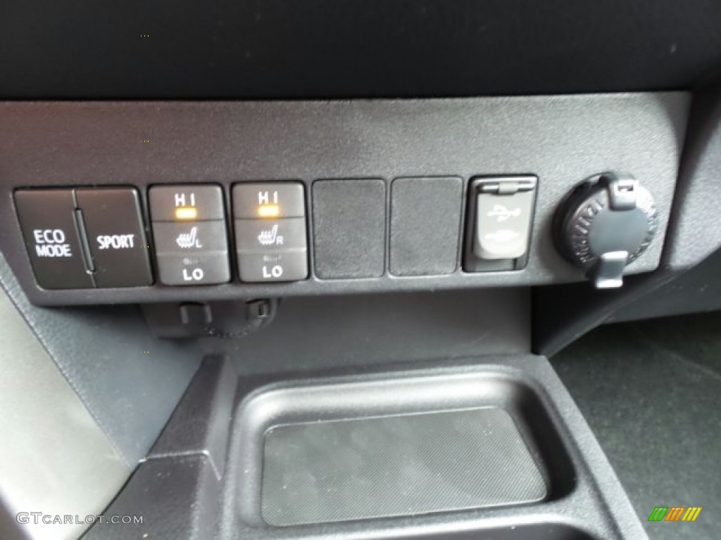 2017 Toyota RAV4 SE AWD Controls Photo #118718499