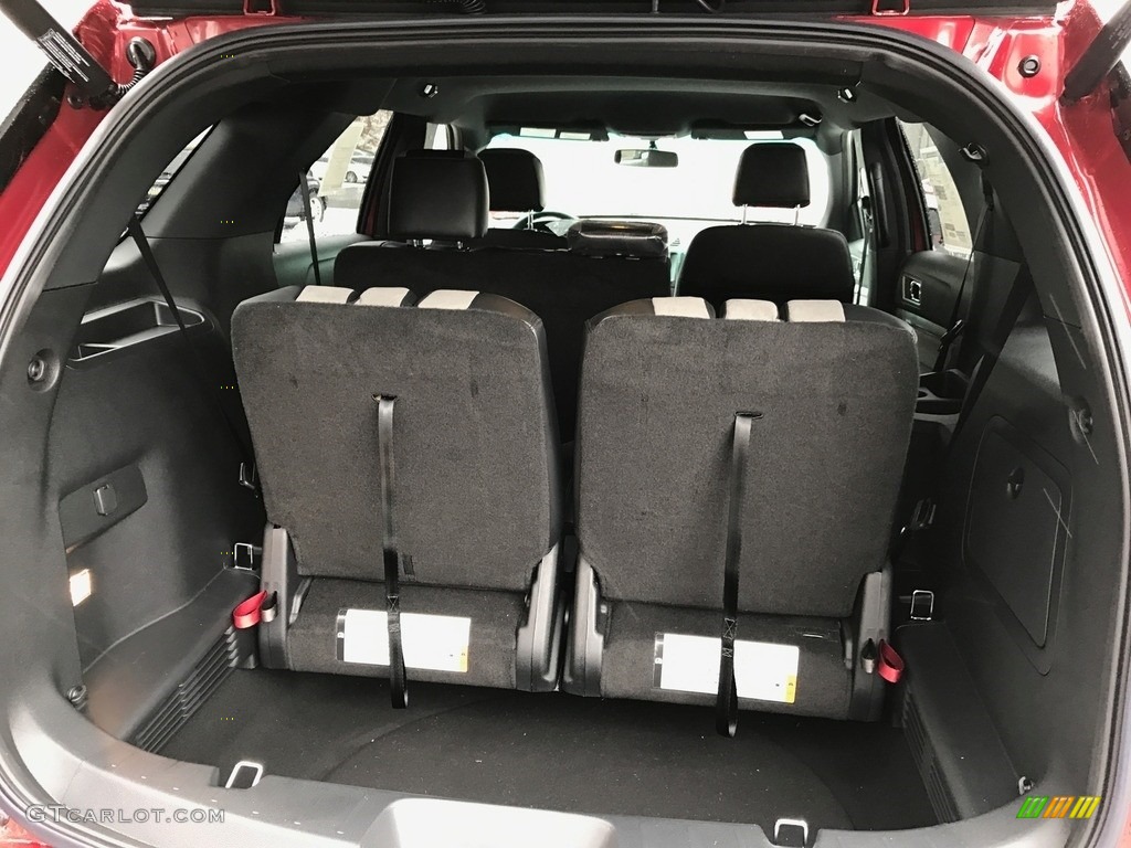 2017 Ford Explorer XLT 4WD Trunk Photo #118722765