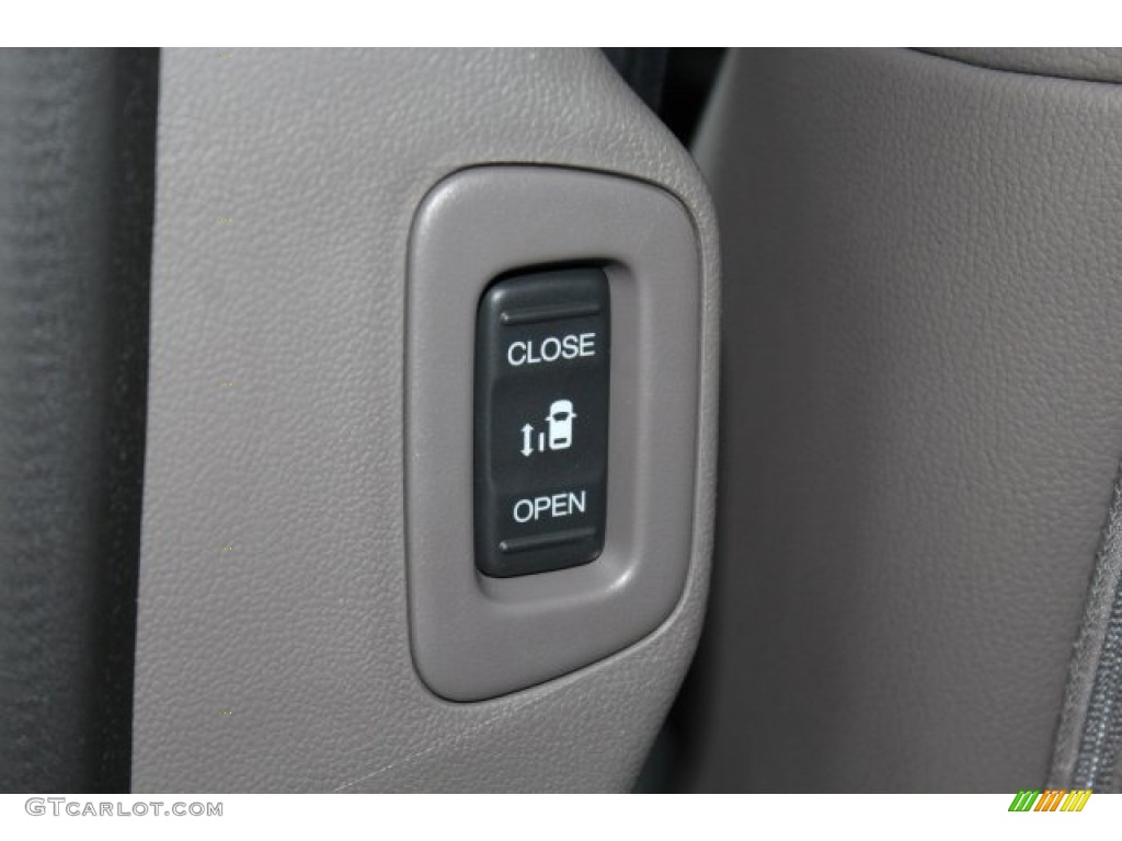2017 Honda Odyssey Touring Elite Controls Photos