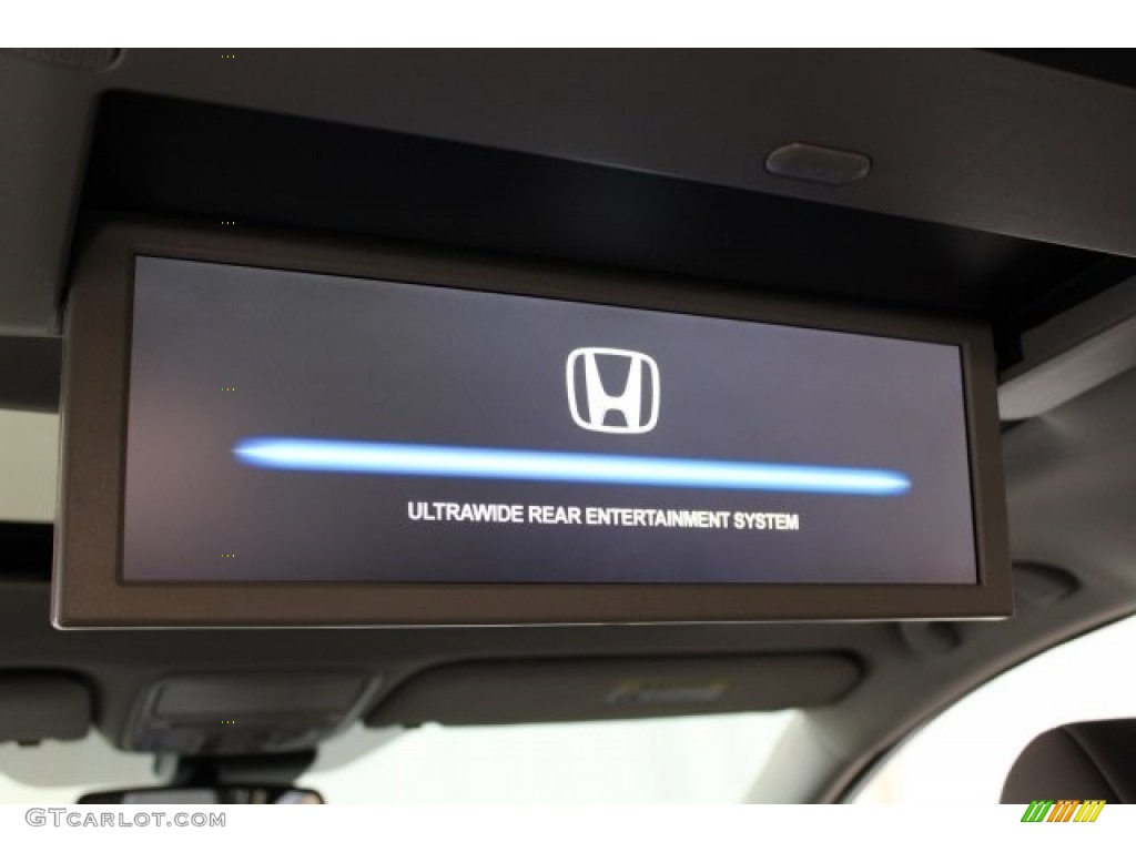 2017 Honda Odyssey Touring Elite Entertainment System Photos