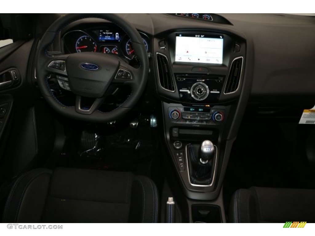 2017 Focus RS Hatch - Stealth Gray / Charcoal Black Recaro Leather photo #2