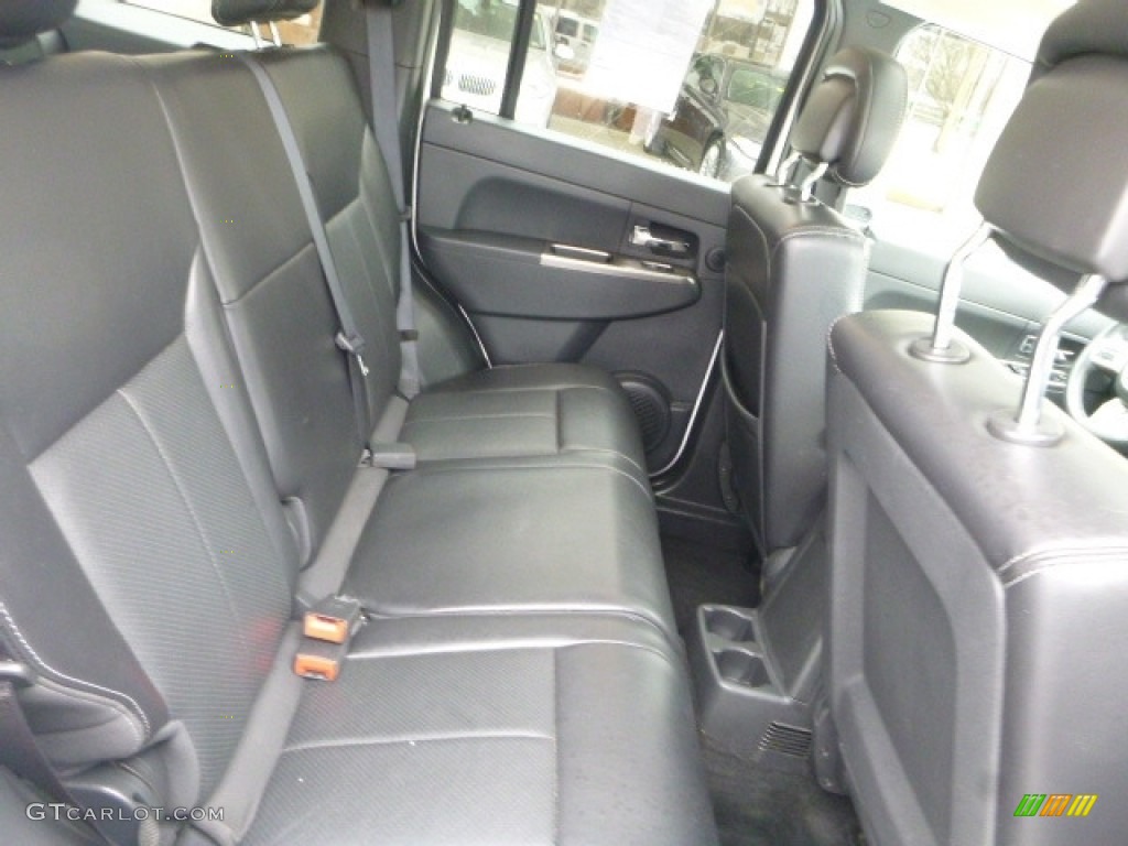 2012 Liberty Jet 4x4 - Bright White / Dark Slate Gray photo #4