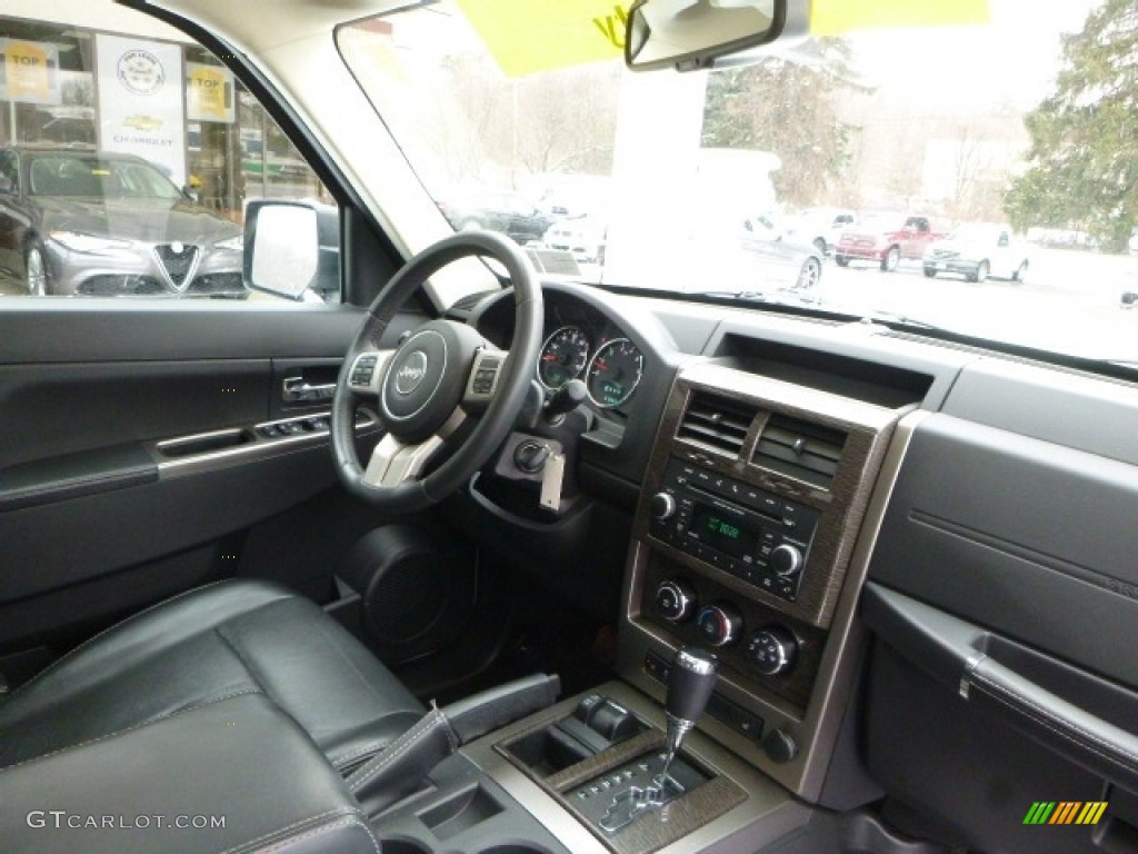 2012 Liberty Jet 4x4 - Bright White / Dark Slate Gray photo #7