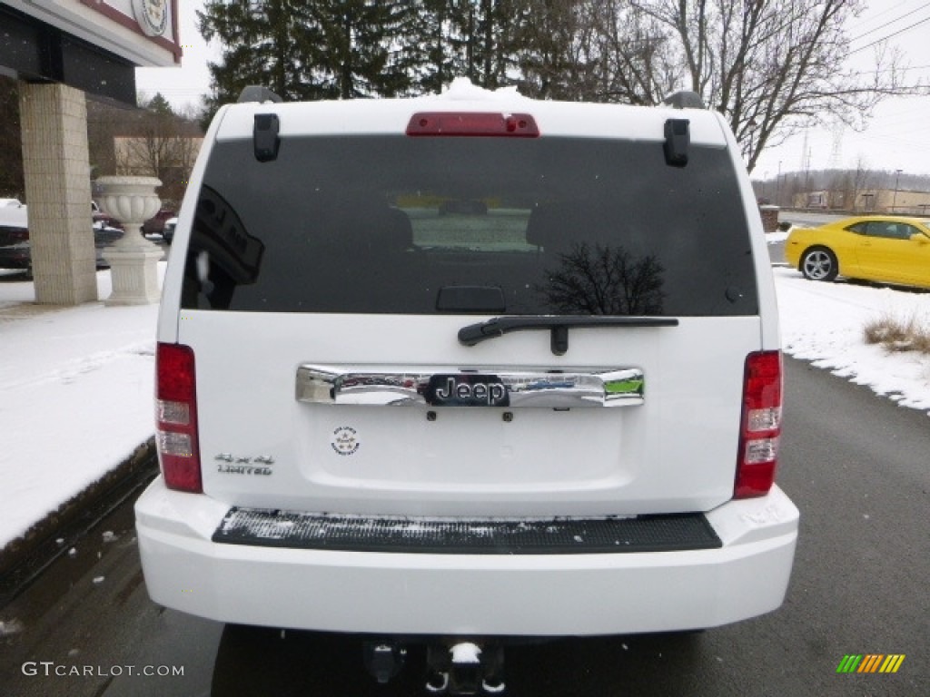 2012 Liberty Jet 4x4 - Bright White / Dark Slate Gray photo #13